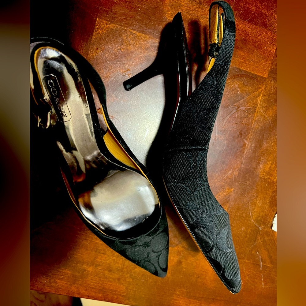 Black Signature Coach kitten heels EUC size 8 1/2